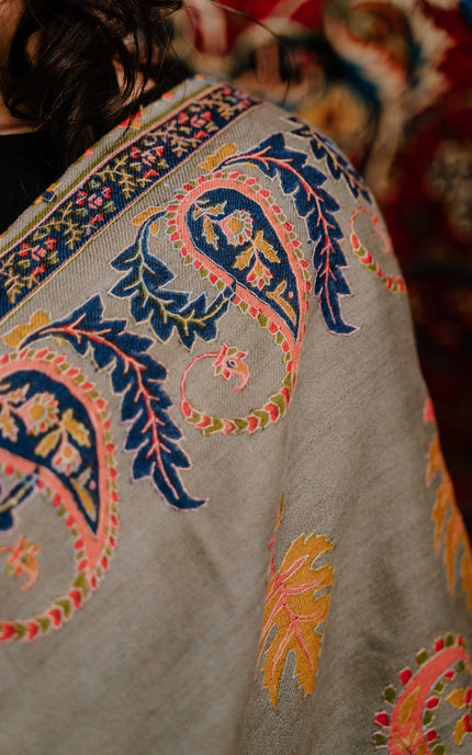 Kashmiri Kalamkari Sozni Shawl - Natural Grey | Paisley - ARTISANS KASHMIR