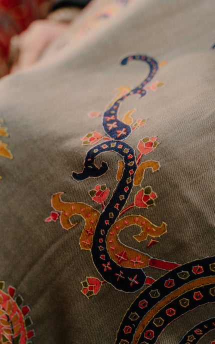 Kashmiri Kalamkari Sozni Shawl - Natural Grey | Paisley - ARTISANS KASHMIR
