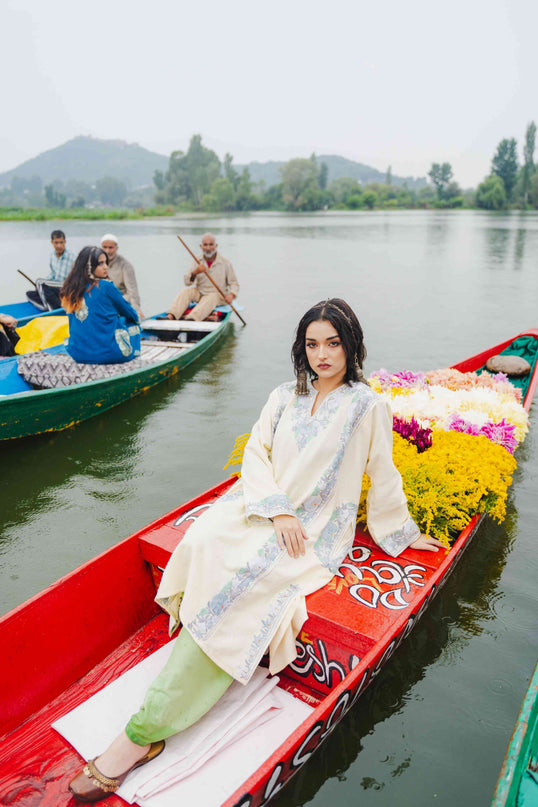 Kashmiri Aari Work Phiran - Off White - ARTISANS KASHMIR