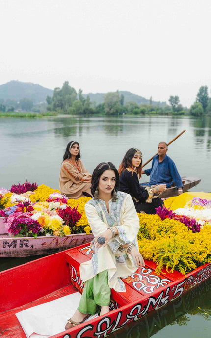 Kashmiri Aari Work Phiran - Off White - ARTISANS KASHMIR