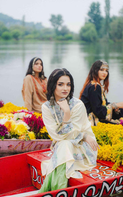 Kashmiri Aari Work Phiran - Off White - ARTISANS KASHMIR